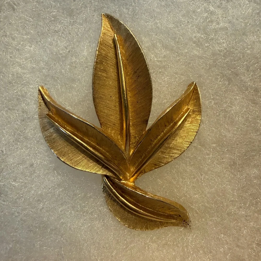 Vintage Crown Trifari Gold Tone Leaf Brooch